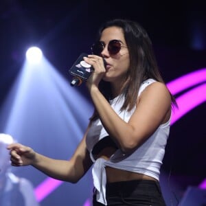 Anitta falou sobre parcerias musicais e boa fase na carreira