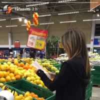 Rafael Vitti filma Tatá Werneck tentando abrir sacola no supermercado: 'Saga'