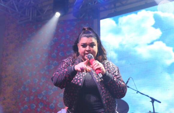 Preta Gil cantou em festa junina no Rio de Janeiro no sábado, 1 de julho de 2017