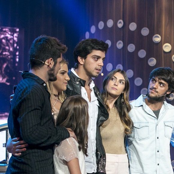 Felipe Simas e Mariana Ulhmann são pais de Maria e de Joaquim