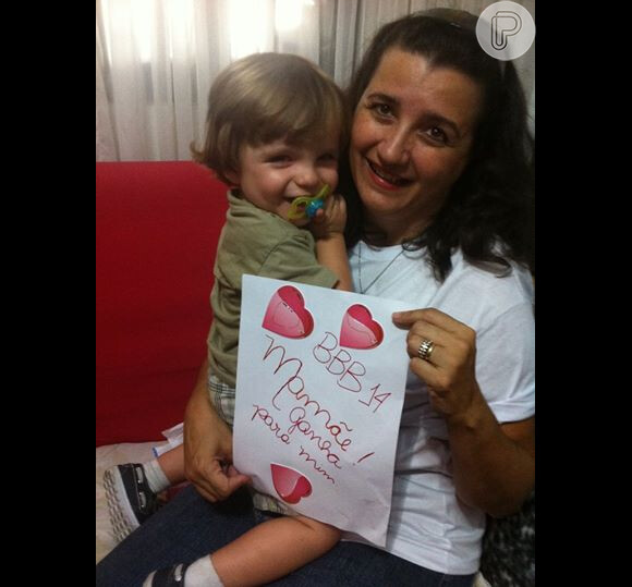 A mãe de Clara, Rosangela Condutta faz campanha no Face para a vitória da filha