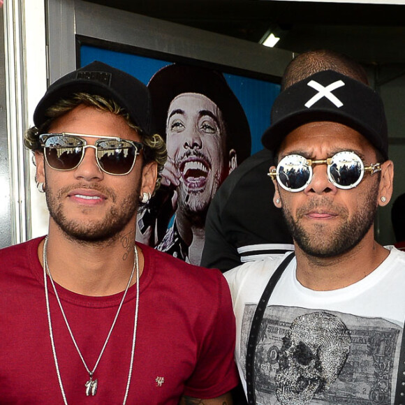 Neymar está curtindo o festival com Daniel Alves