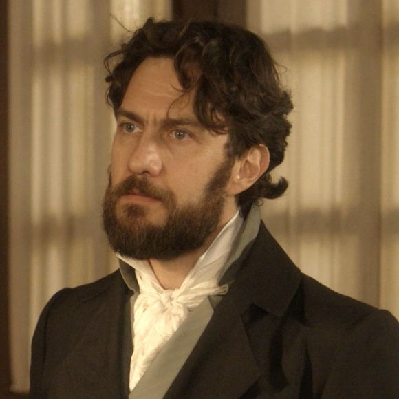 Thomas (Gabriel Braga Nunes) entra na mira de Miss Liu (Luana Tanaka) e Fred Sem Alma (Leopoldo Pacheco), nos próximos capítulos da novela 'Novo Mundo', adianta a coluna 'Telinha', do jornal 'Extra', nesta segunda-feira, 3 de julho de 2017