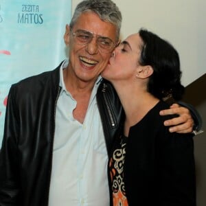 Silvia Buarque deu um beijo no rosto do pai, Chico Buarque