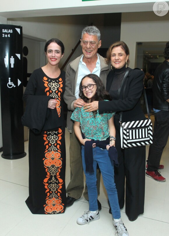 Silvia Buarque posou com Marieta Severo e Chico Buarque no lançamento do filme