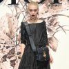 Chisaki Hatakeyama prestigiou o desfile de alta-costura que celebrou os 70 anos da Dior, em Paris, na França, em 3 de julho de 2017