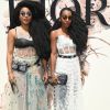 As gêmeas Takenya Quann e Cipriana Quann prestigiaram o desfile de alta-costura que celebrou os 70 anos da Dior, em Paris, na França, em 3 de julho de 2017