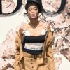 A modelo canadensa Winnie Harlow apostou em um look com atitude para o desfile de alta-costura que celebrou os 70 anos da Dior, em Paris, na França, em 3 de julho de 2017