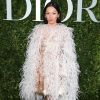  Tina Leung, atriz chinesa, escolheu um look impactante para o lançamento da exibição 'Christian Dior, couturier du rêve', em celebração aos 70 anos da Dior, em Paris, na França, em 3 de julho de 2017  