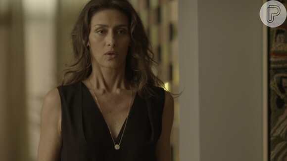 Joyce (Maria Fernanda Cândido) vai descobrir roupas do marido, Eugênio (Dan Stulbach), na novela 'A Força do Querer'