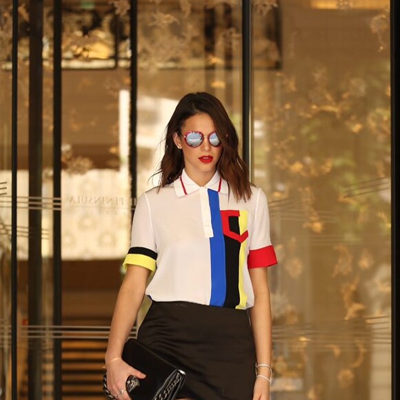 Bruna Marquezine aposta em look Versace em viagem em Paris, nesta terça-feira, 4 de junho de 2017