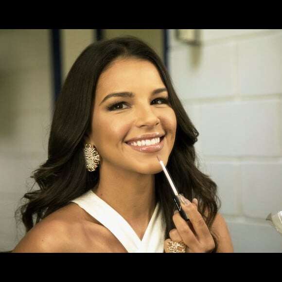 'Voltaria pra fazenda, o cheiro de café na beira do fogão a lenha, as brincadeiras com os primos na represa e na cachoeira. Voltaria para a fantasia!', completou Mariana Rios