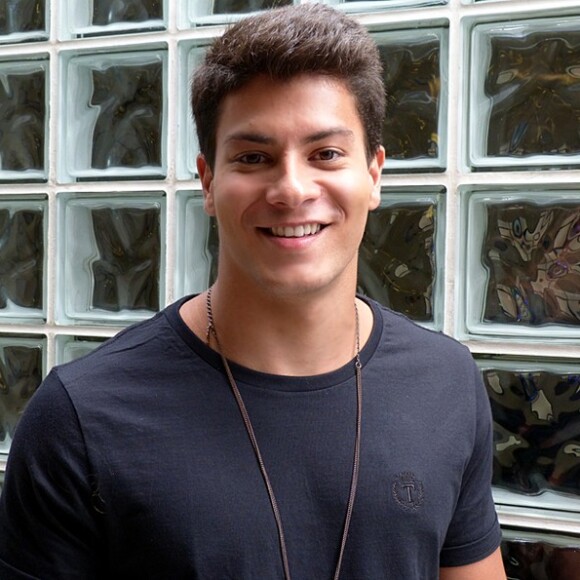 Arthur Aguiar investe em músicas românticas em seu CD: 'É um momento especial para a música, tudo táacontecendo de uma forma que tá me levando para esse caminho'