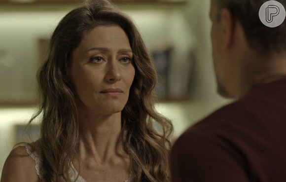 Joyce (Maria Fernanda Cândido) vai descobrir que o marido tem um caso com Irene (Débora Falabella) em 'A Força do Querer'