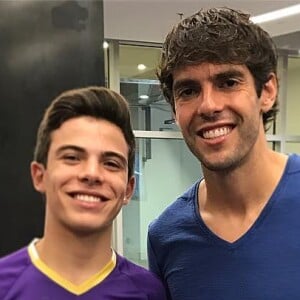 Thomaz Costa também tietou Kaká: 'Lembro como se fosse ontem, eu assistindo a copa de 2006 e 2010 e torcendo como um louco para ele. Parabéns por tudo e que Deus te abençoe'