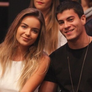 Arthur Aguiar não assume um relacionamento desde que se envolveu com a bailarina com Camila Mayrink