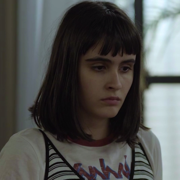 Bebeth (Valentina Herszage) se nega a fazer a sessão de terapia ao ver quem é o psicólogo, no capítulo que vai ao ar segunda-feira, dia 10 de julho de 2017, na novela 'Pega Pega'
