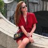 Marina Ruy Barbosa elegeu o look vermelho e espadrilles nos pés para turistar em Viena, na Áustria, em 7 de julho de 2017