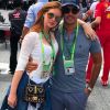 Marina Ruy Barbosa exibiu a bolsa tipo mini crossbody, da grife Valentino, ao posar ao lado do noivo, o piloto Xandinho Negrão, no GP da Áustria, em 9 de julho de 2017