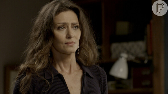 Na novela 'A Força do Querer', Joyce (Maria Fernanda Cândido) fica em choque com descoberta sobre a filha, Ivana (Carol Duarte)