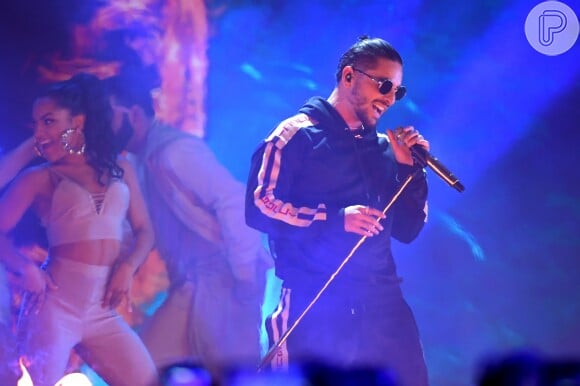 No 'Premios Juventud', Maluma fez um medley de suas músicas mais famosas do momento como 'Me Llama', 'Chantage' e 'Vente Pa’ Ca'