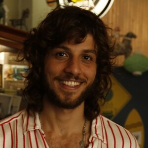 Chay Suede comemorou o 100º capítulo da novela 'Novo Mundo' nesta sexta-feira, 7 de julho de 2017