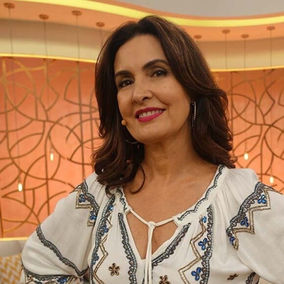 Fátima Bernardes aparece em vídeos divertidos cantando