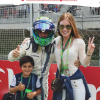 Marina Ruy Barbosa posa com o piloto Felipe Massa e o filho dele