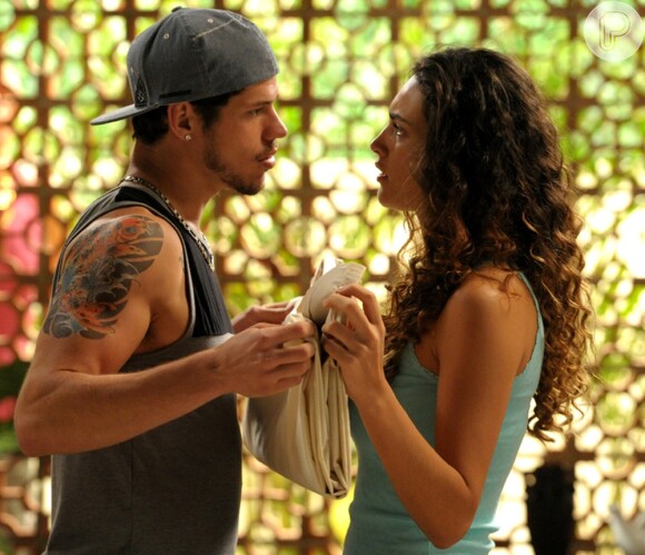 José Loreto e Débora Nascimento começaram a namorar nos bastidores de 'Avenida Brasil', em 2012