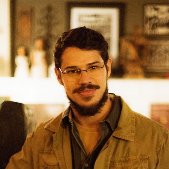 José Loreto está no ar em 'Os Dias eram assim'