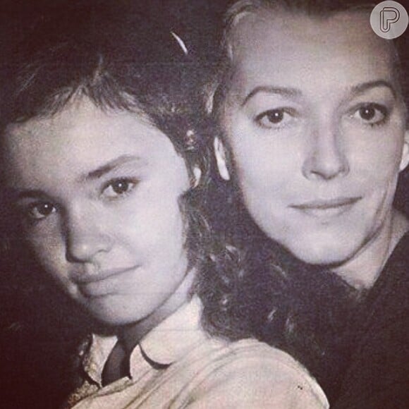 Julia Lemmertz compartilha foto de quando era adolescente e impressiona com semelhança com Bruna Marquezine, em 2 de abril de 2014