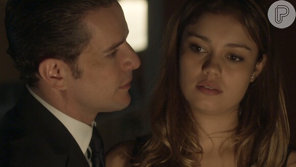 Alice (Sophie Charlotte) vai contar com a ajuda de Ive (Juliane Araújo) para se separar de Vitor (Daniel de Oliveira) na série 'Os Dias Eram Assim'