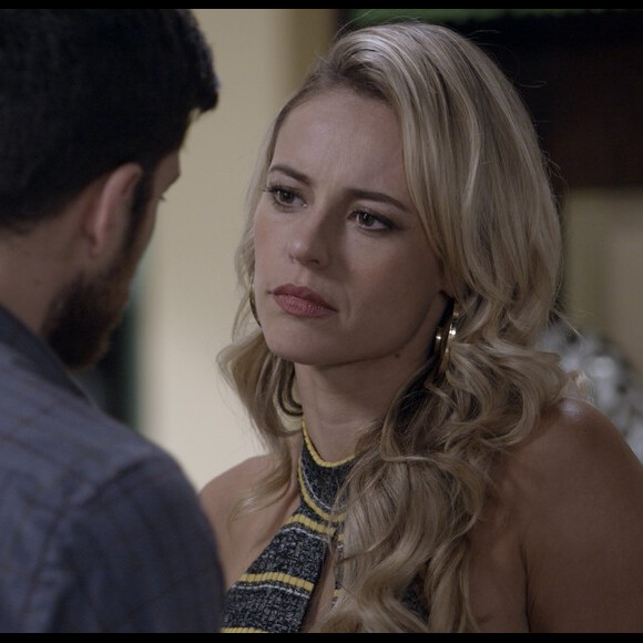 Na novela 'A Força do Querer', Zeca (Marco Pigossi) não aceita que Jeiza (Paolla Oliveira) vá para os Estados Unidos treinar MMA