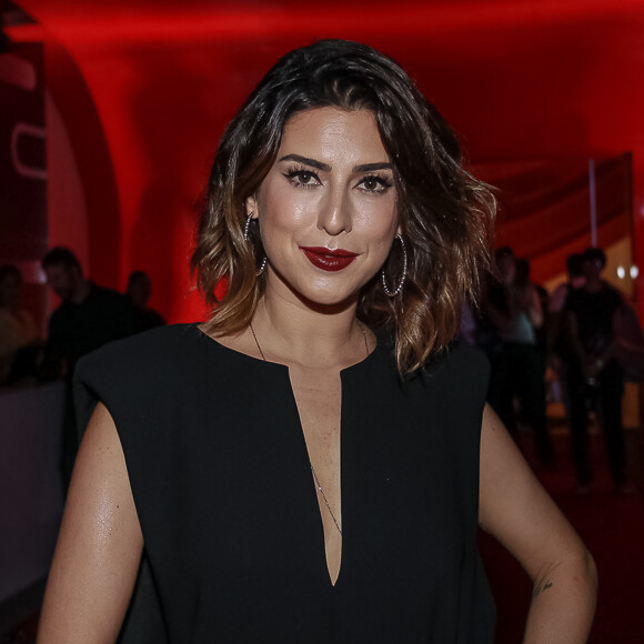 'Vocês já devem saber que não haverá uma nova temporada nesse ano. Por conta disso, me despeço do projeto agradecendo muito a experiência que tive em minha estreia como apresentadora', acrescentou Fernanda Paes Leme