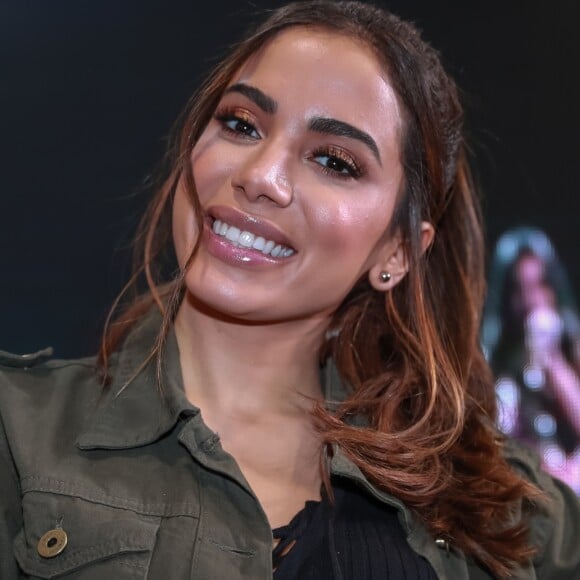 'Tem que descer alguns degraus e entender que lá você não é ninguém', avaliou Anitta