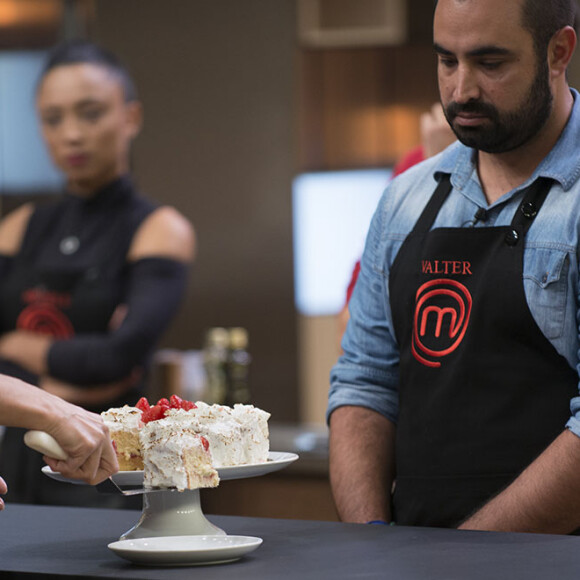 No 'MasterChef', Valter se saiu melhor ao preparar um bolo de morango e creme pâtissière coberto com merengue