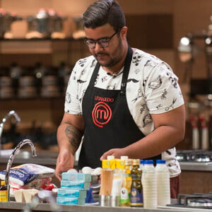 No 'MasterChef', Leonardo Santos não concordou com vitória de Valter em prova de doces: 'Não concordo, não concordo, hoje não concordo, mas enfim'