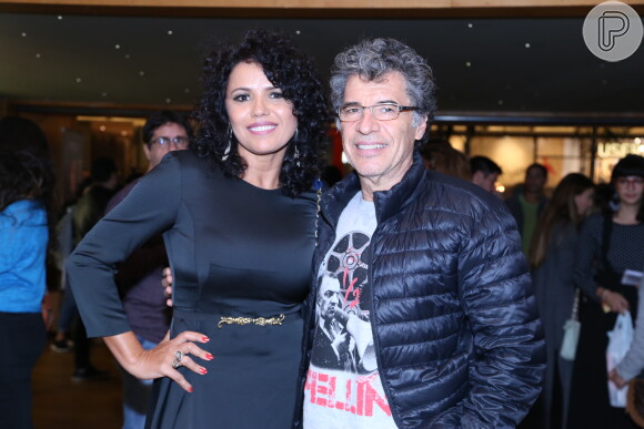 Paulo Betti e a namorada, Dadá Coelho, marcaram presença na estreia