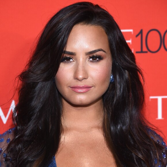 Mesmo com o susto, Demi Lovato está em ótimo momento da carreira e declarou em entrevista que se sente bem com o seu atual corpo