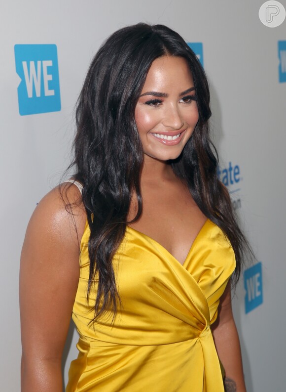 Demi Lovato comemora boa fase na carreira, mesmo após o susto da sua mansão invadida