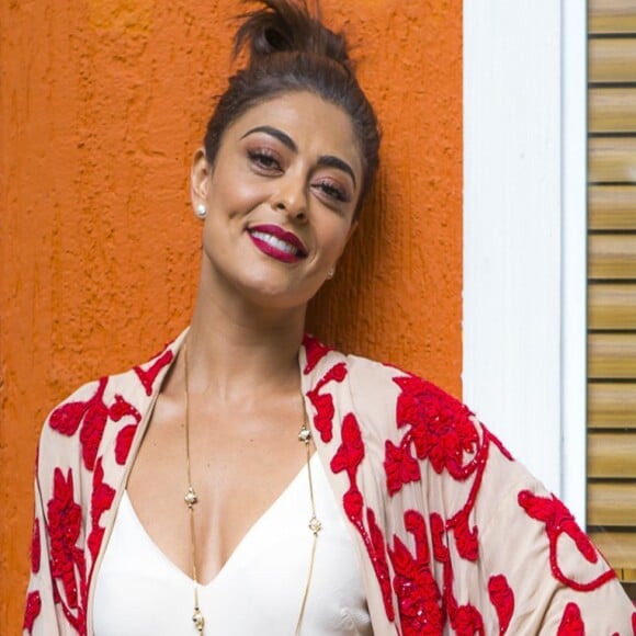 Juliana Paes gosta de fazer suas sobrancelhas em casa