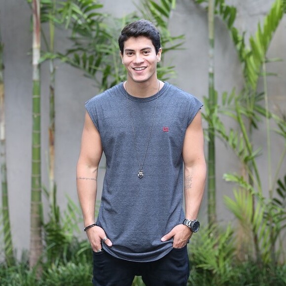 Arthur Aguiar assumiu o namoro com Mayra Cardi no começo de julho