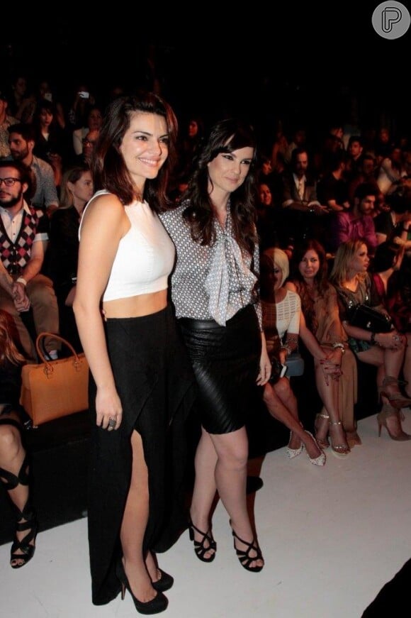 Mayana Neiva e Carolina Kasting vão a desfile na São Paulo Fashion Week