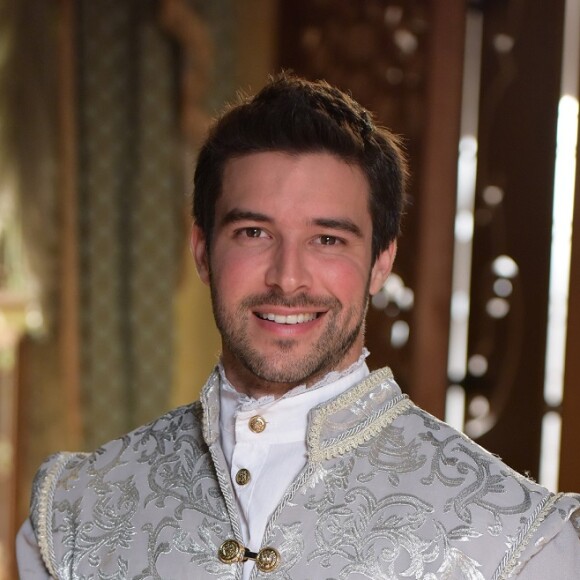 Enrico (Bernardo Velasco) é filho de Vitoriana (Juliana Knust), na novela 'Belaventura'