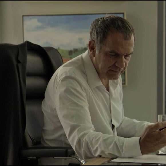 Eurico (Humberto Martins) se angustia com o sumiço de Silvana (Lilia Cabral) e decide chamar a polícia, na novela 'A Força do Querer'