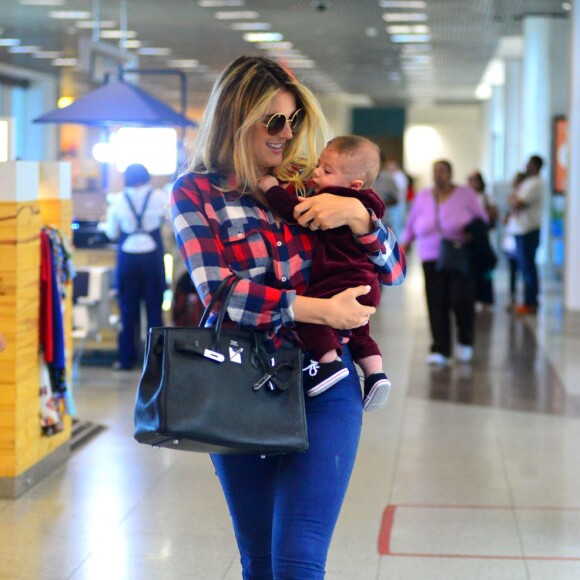 Rafa Brites já mostrou o filho, Rocco, de 5 meses, dançando 'Macarena'