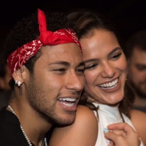 Namoro de Bruna Marquezine e Neymar teria entrado em crise por causa de ciúmes do jogador