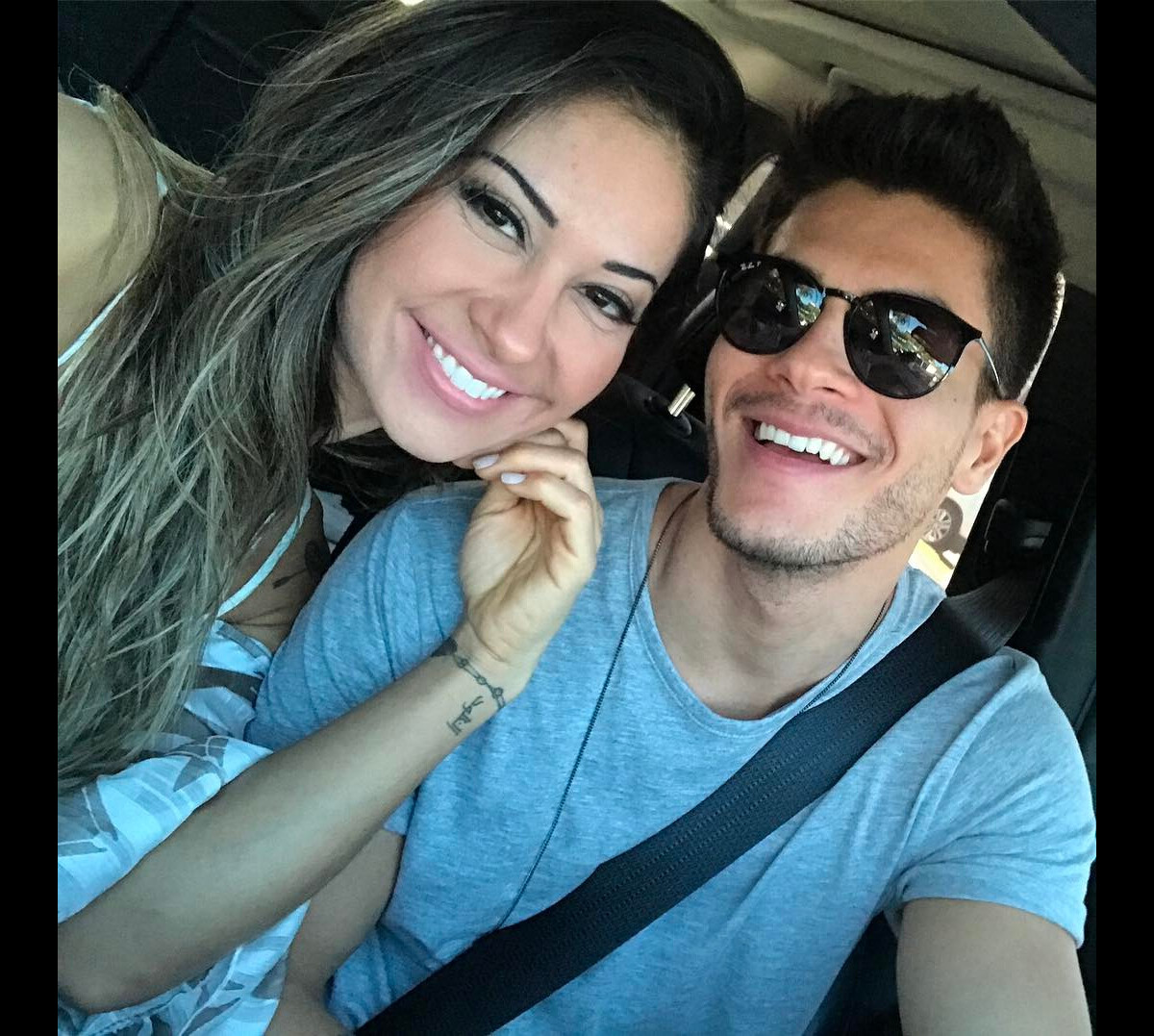 Foto: Arthur Aguiar e Mayra Cardi assumiram o namoro no início deste mês -  Purepeople