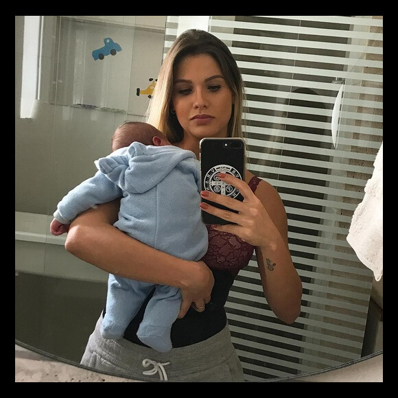 Andressa Suita posa com o filho, Gabriel: 'Domingo tranquilo'