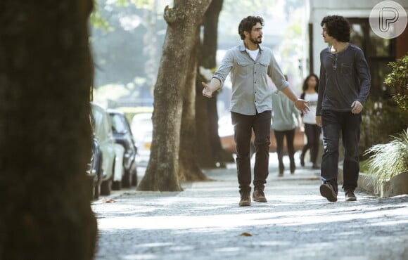 'Pode até ser melhor, para ela e para mim. Meu casamento não está legal faz tempo, você sabe', responderá Renato (Renato Góes) a Gustavo (Gabriel Leone) no capítulo do dia 14 de agosto de 2017 da série 'Os Dias Eram Assim'